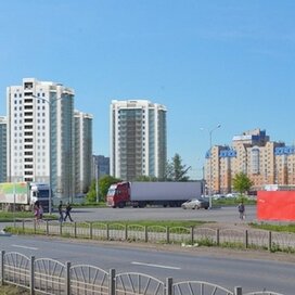 Купить 1-комнатную квартиру рядом со школой в ЖК по ул. 70 лет Октября в Омске - изображение 4