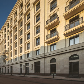 Купить однокомнатную квартиру с высокими потолками в апарт-комплексе «Софийский» в Москве и МО - изображение 1