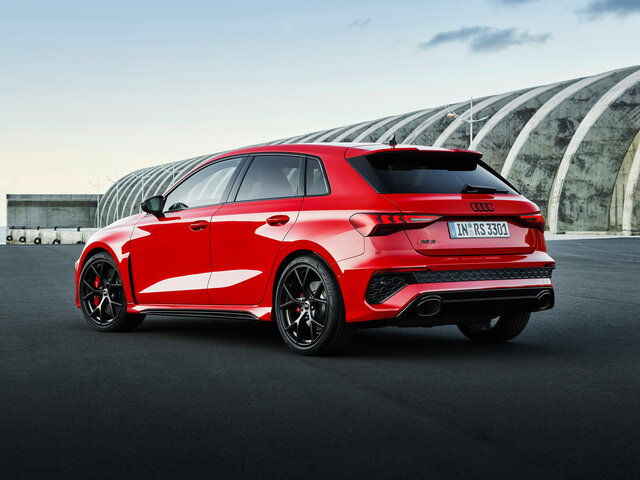 Спортивные сиденья с хорошей боковой поддержкой