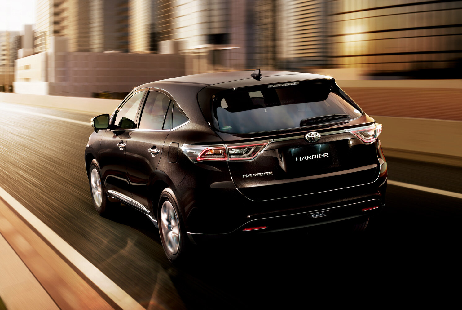 Toyota Harrier, вид 3