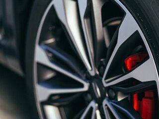 Легкосплавные колесные диски 20" (шины 245/45 R20)