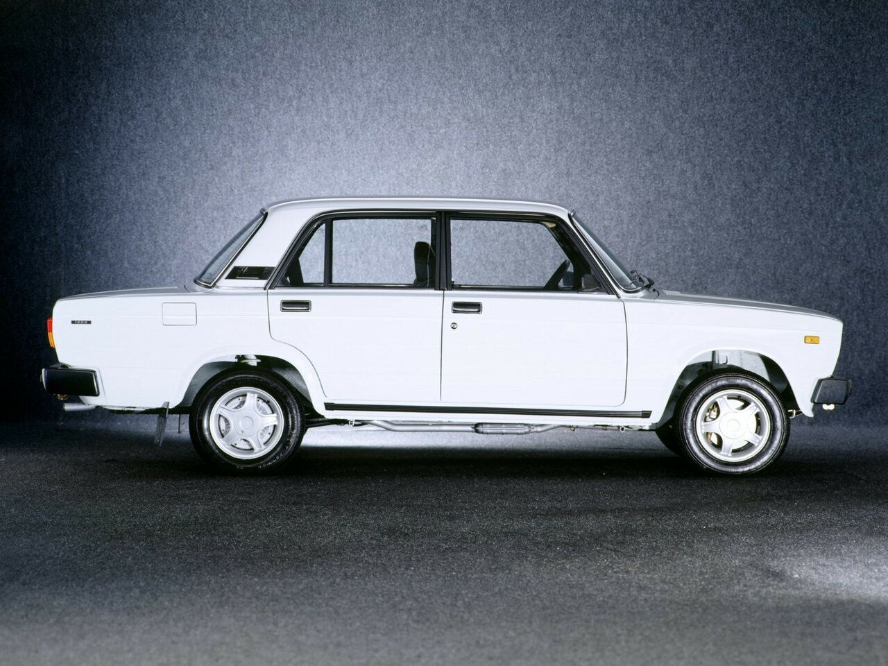 Сравнение Lada (ВАЗ) 2105 и Lada (ВАЗ) 2107 по характеристикам ...