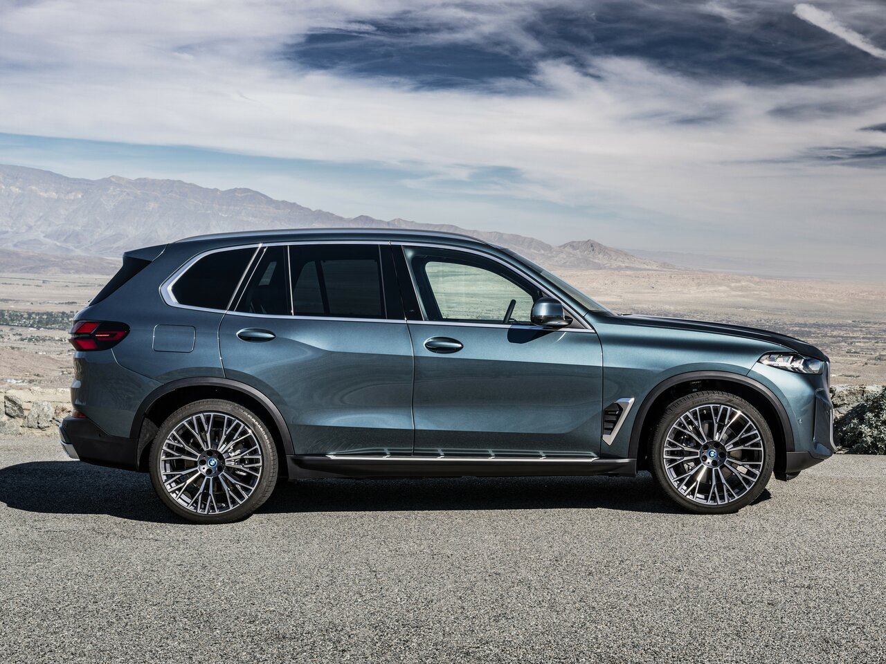 Сравнение BMW X5 40i и Volga K40 по характеристикам, стоимости покупки ...