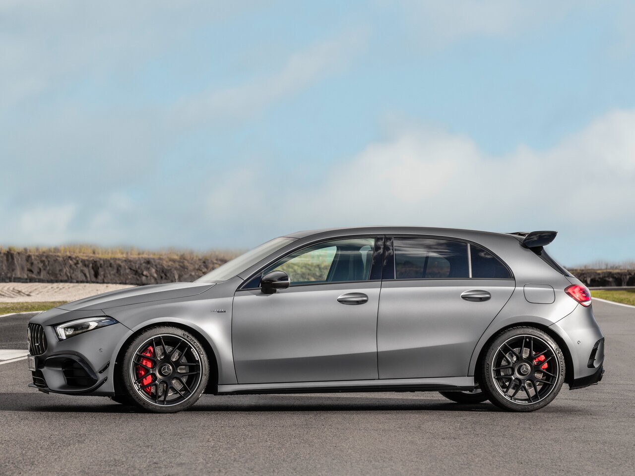 Сравнение Jetta VA7 и Mercedes-Benz A-Класс AMG 45 AMG по ...