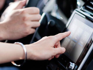 Мультимедийная система Mitsubishi Connect c интеграцией смартфона
