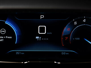 Цифровая конфигурируемая приборная панель Peugeot i- Cockpit® c цветным 12.3" дисплеем