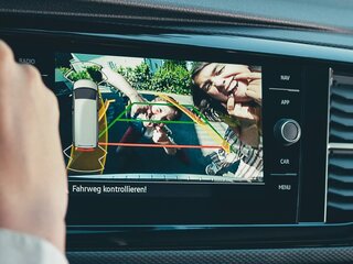 Rear View (камера заднего вида) со статическими траекторными линиями