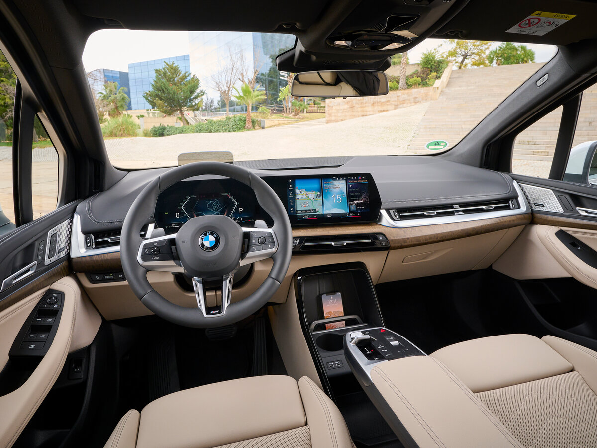 BMW 2 серии Active Tourer U06, Компактвэн: фото поколения