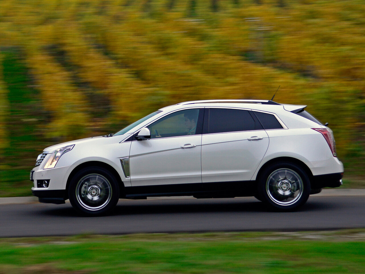 Сравнение Alfa Romeo 90 и Cadillac SRX по характеристикам, стоимости ...