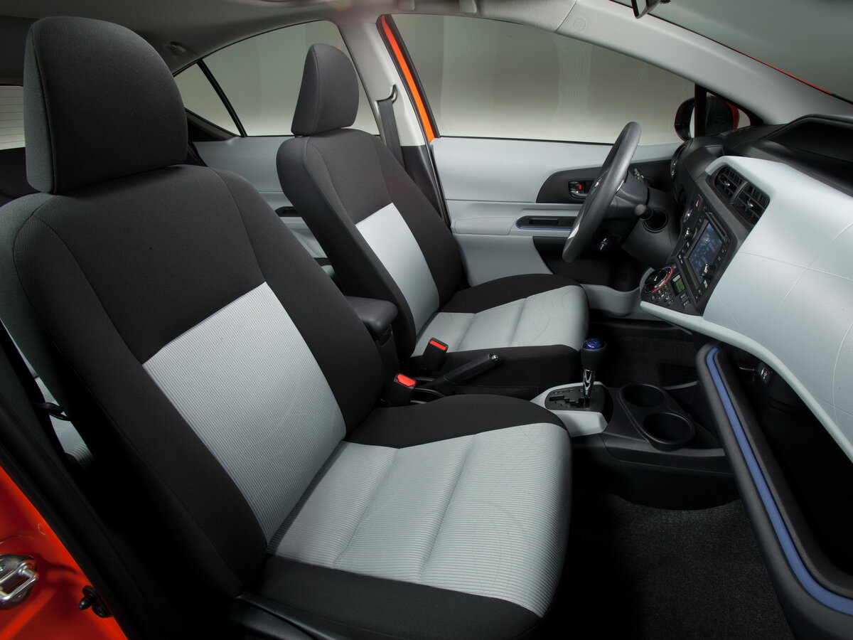 Toyota Prius c I, Хэтчбек 5 дв.: фото поколения