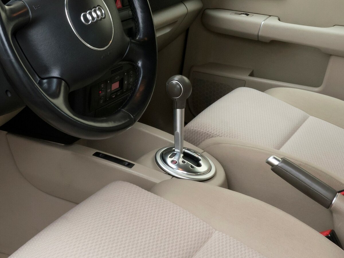 Audi A2, Хэтчбек 5 дв.: фото поколения