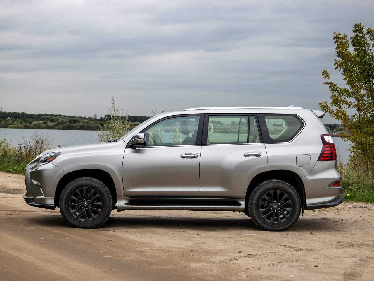 Сравнение Lexus GX 460 и Rezvani Arsenal по характеристикам, стоимости ...