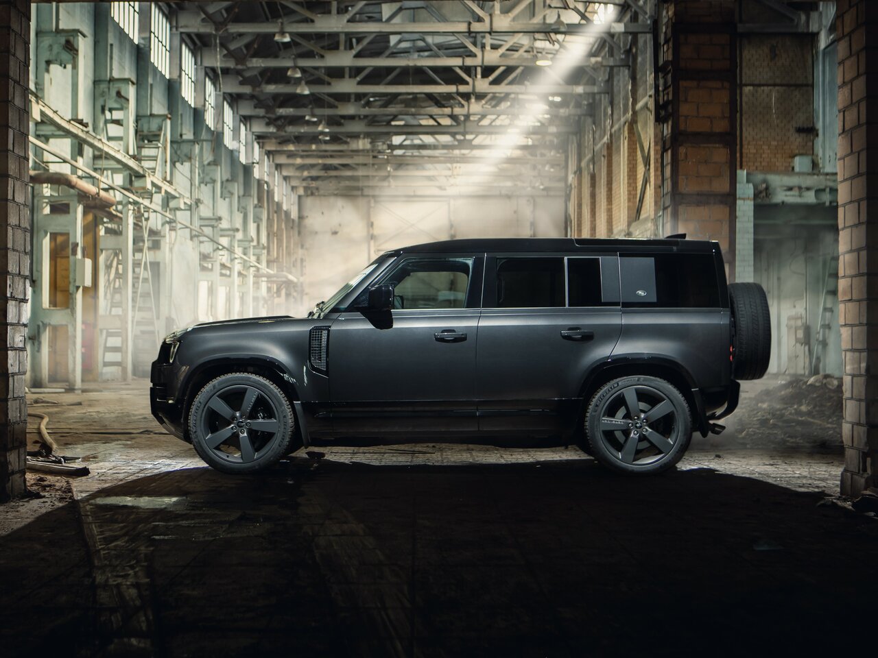 Сравнение Kia Tasman и Land Rover Defender 110 по характеристикам ...