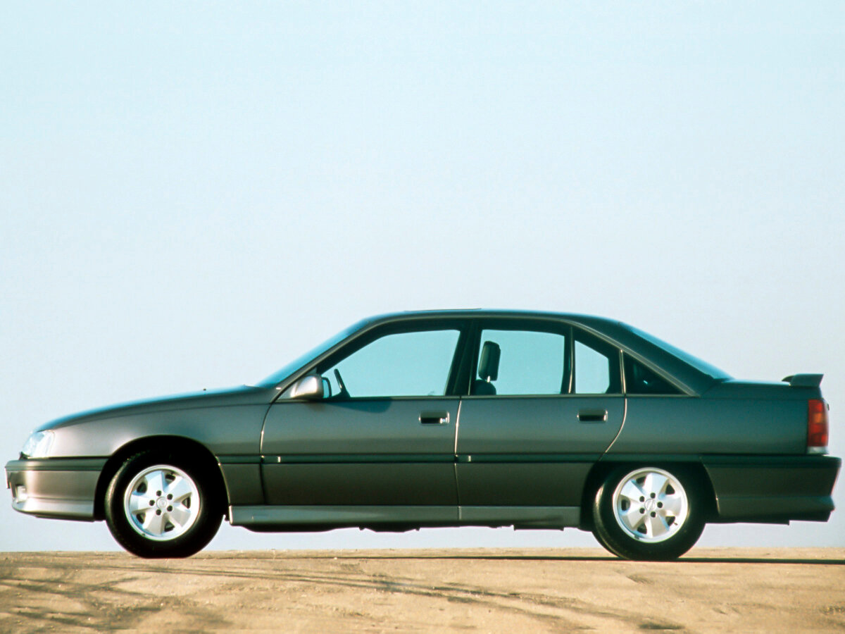 Opel Omega A, Универсал 5 дв.: фото поколения