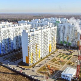 Купить трехкомнатную квартиру с высокими потолками в ЖК «Грин Парк» в Воронеже - изображение 1