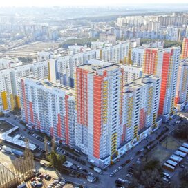 Купить трехкомнатную квартиру в ЖК «Цветной Бульвар» в Воронеже - изображение 1