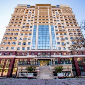 Купить 3-комнатную квартиру рядом с водоёмом в ЖК «Корона» в Адлере - изображение 1