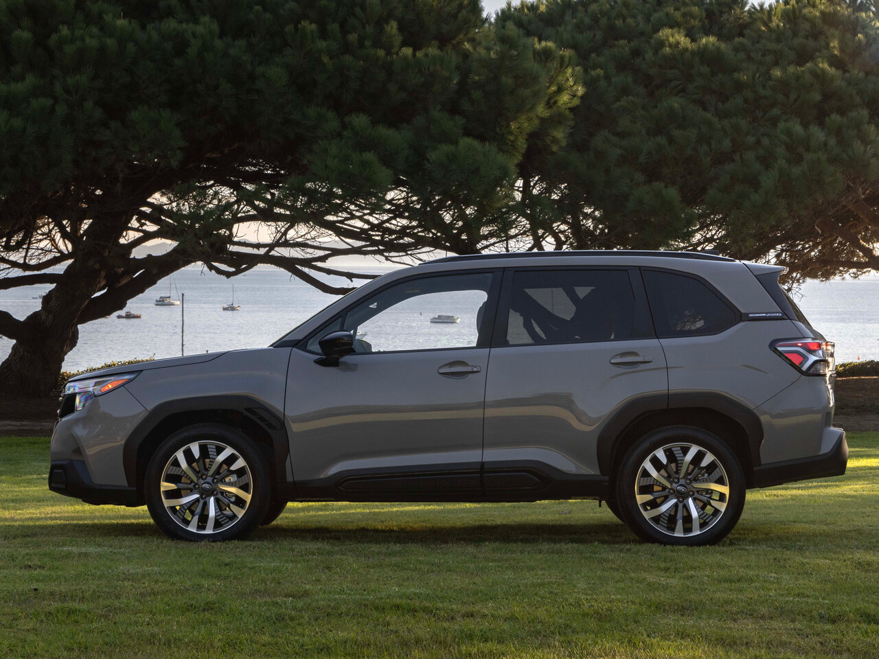 Сравнение Mercedes-Benz E-Класс 180 и Subaru Forester по ...