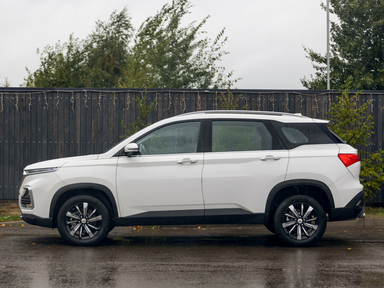 Сравнение Chevrolet Captiva и Rayton Fissore Magnum по характеристикам ...