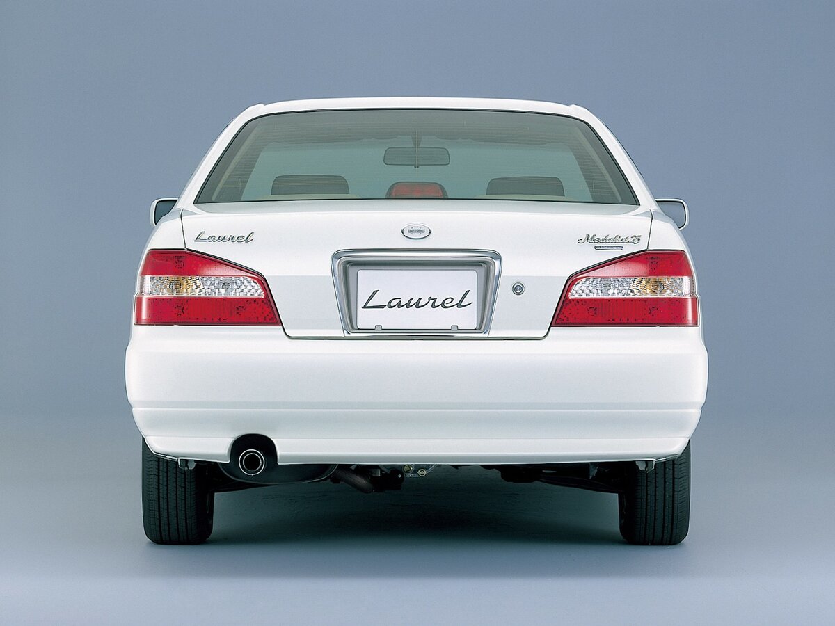 Nissan Laurel VIII (C35), Седан: фото поколения