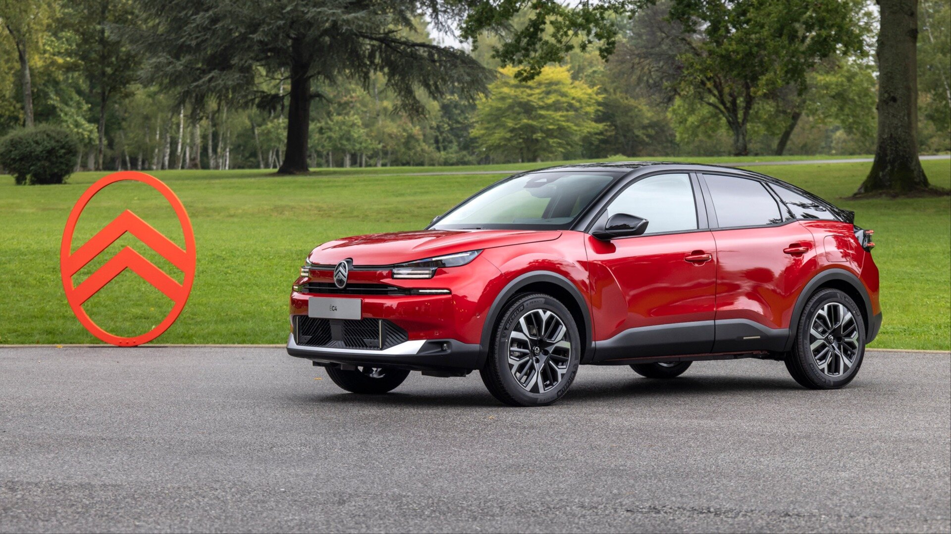 Представлены рестайлинговые Citroen C4 и С4 X: другая внешность и новые сиденья