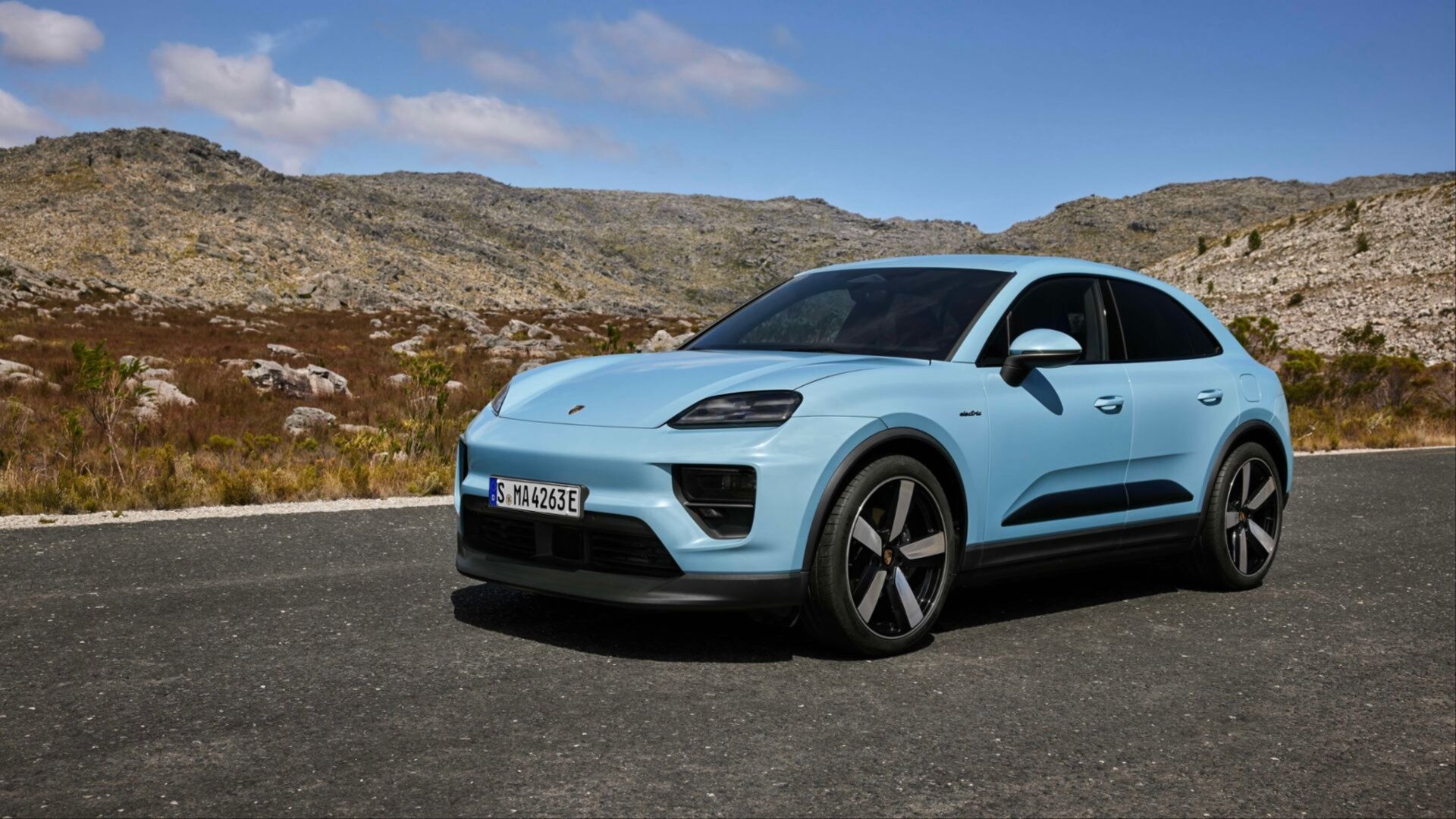 Электрический Porsche Macan стал более доступным, дальнобойным и внедорожным