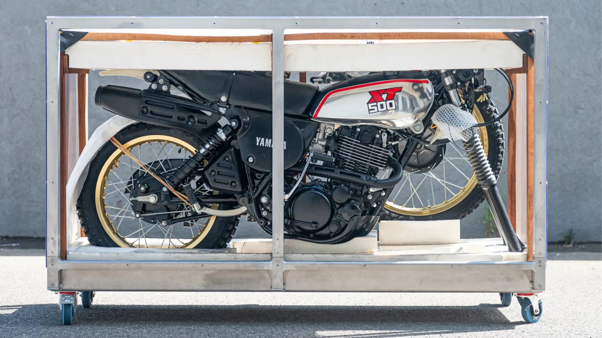 На торги выставят мотоцикл Yamaha XT500, который с 1986 года ни разу не распаковывали
