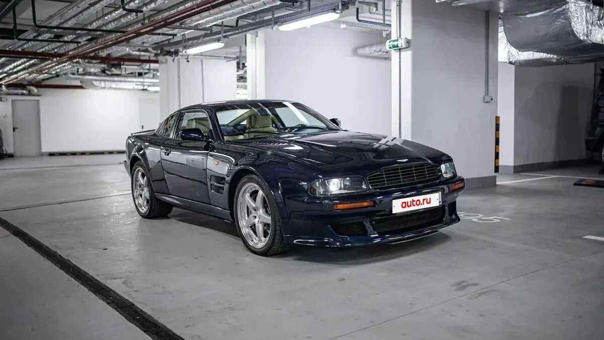 В продаже на Авто.ру появился редчайший Aston Martin из 90-х: это 557-сильный Vantage с «автоматом»