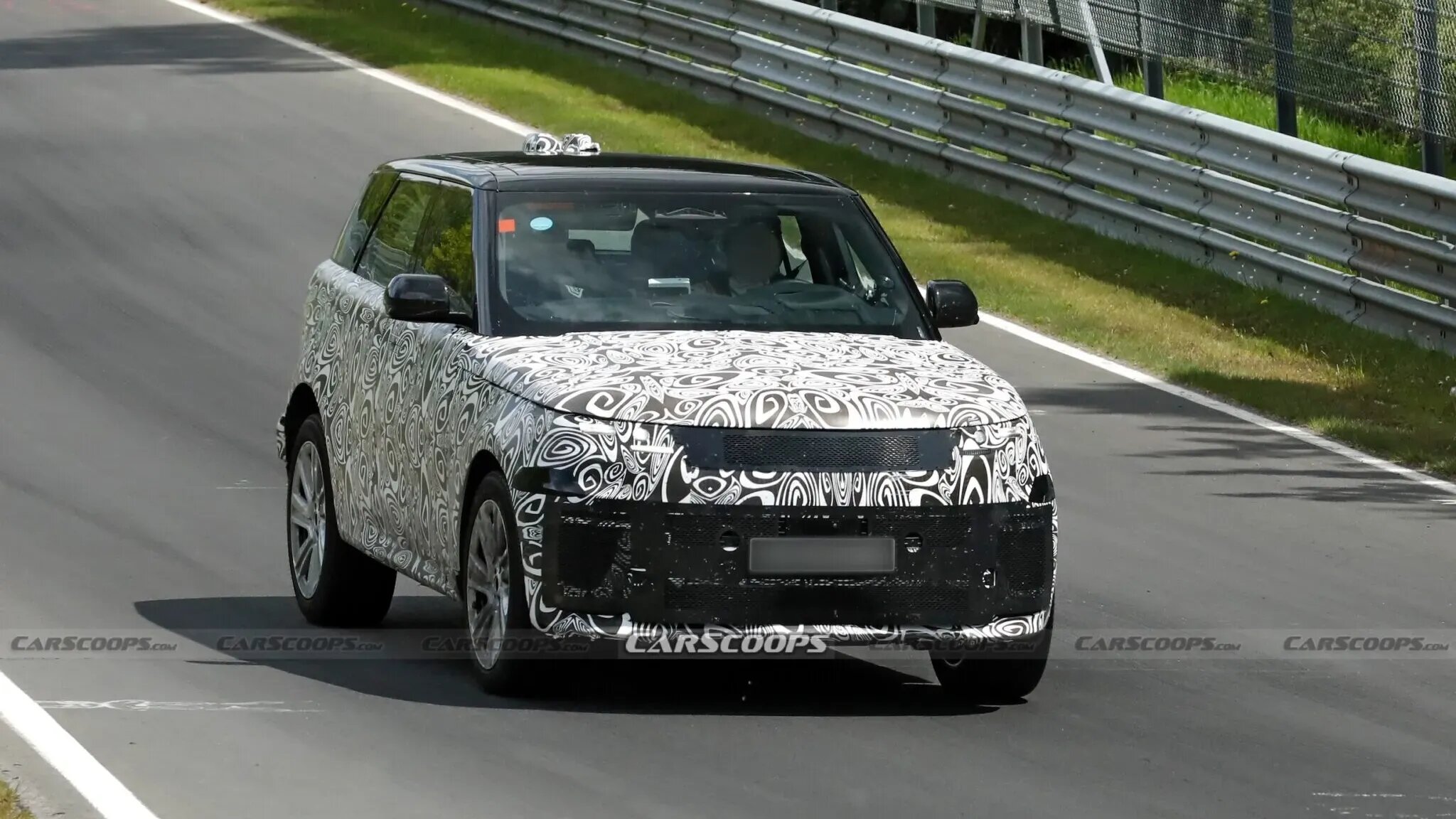 Обновлённый Range Rover Sport проходит финальные испытания: он станет электрокаром