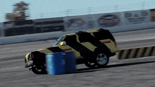 Этот Jeep взорвёт ваш мозг: он поворачивает направо, когда водитель крутит руль налево, и наоборот