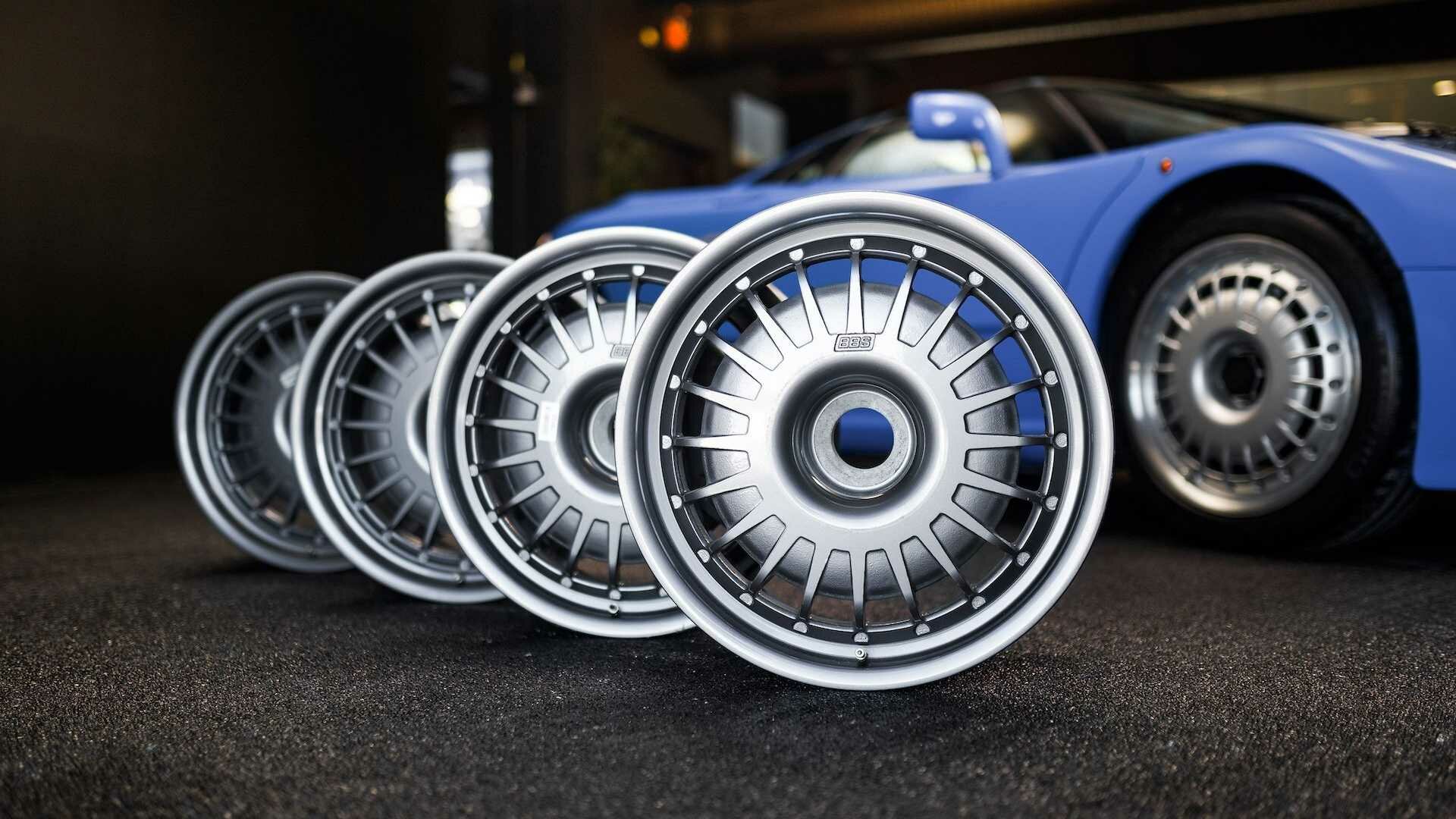 Комплект старых колёсных дисков продают по цене нового Hyundai Solaris — они от Bugatti