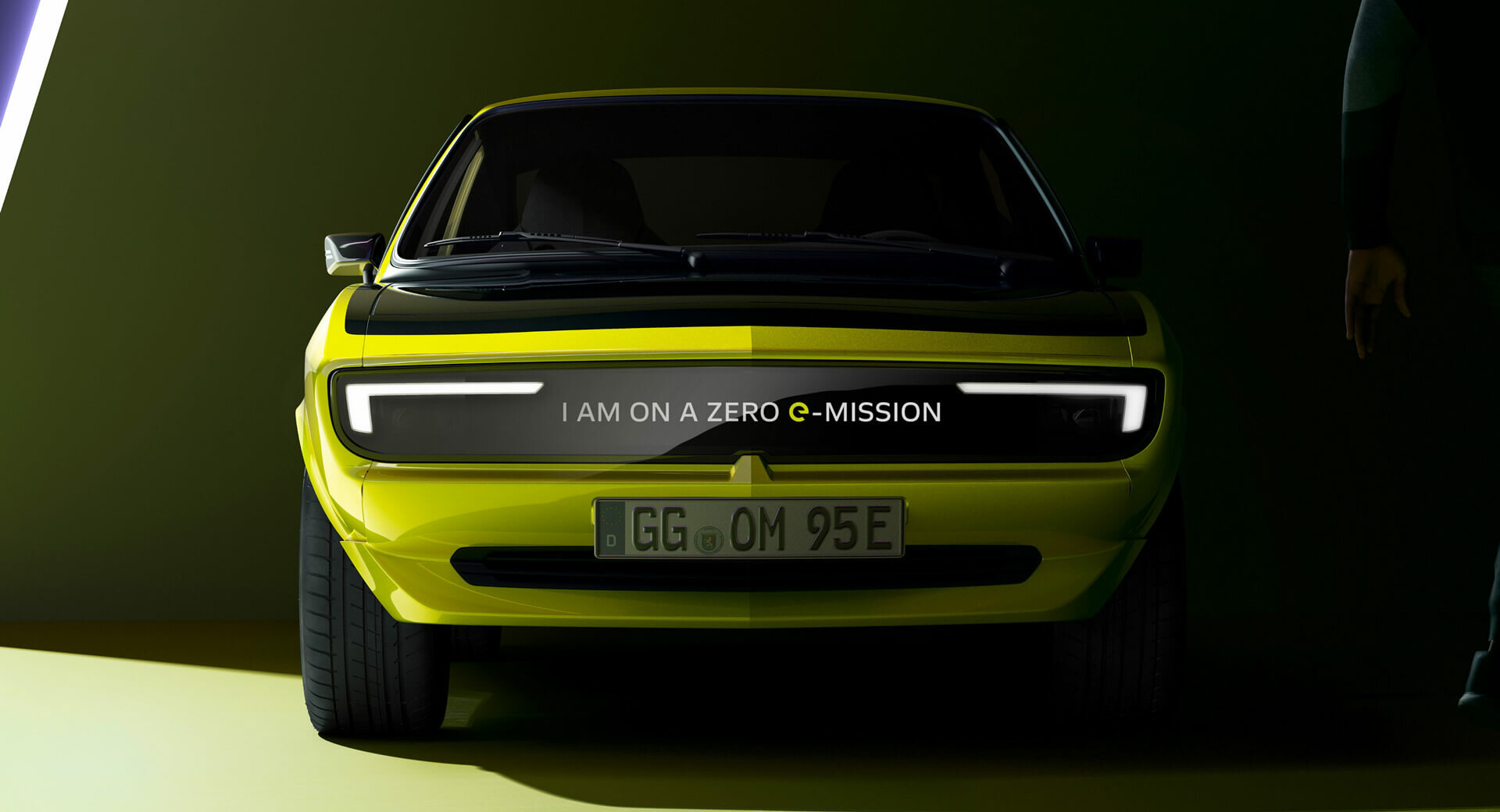 Возрождённое купе Opel Manta показали на новых тизерах (включая видео)