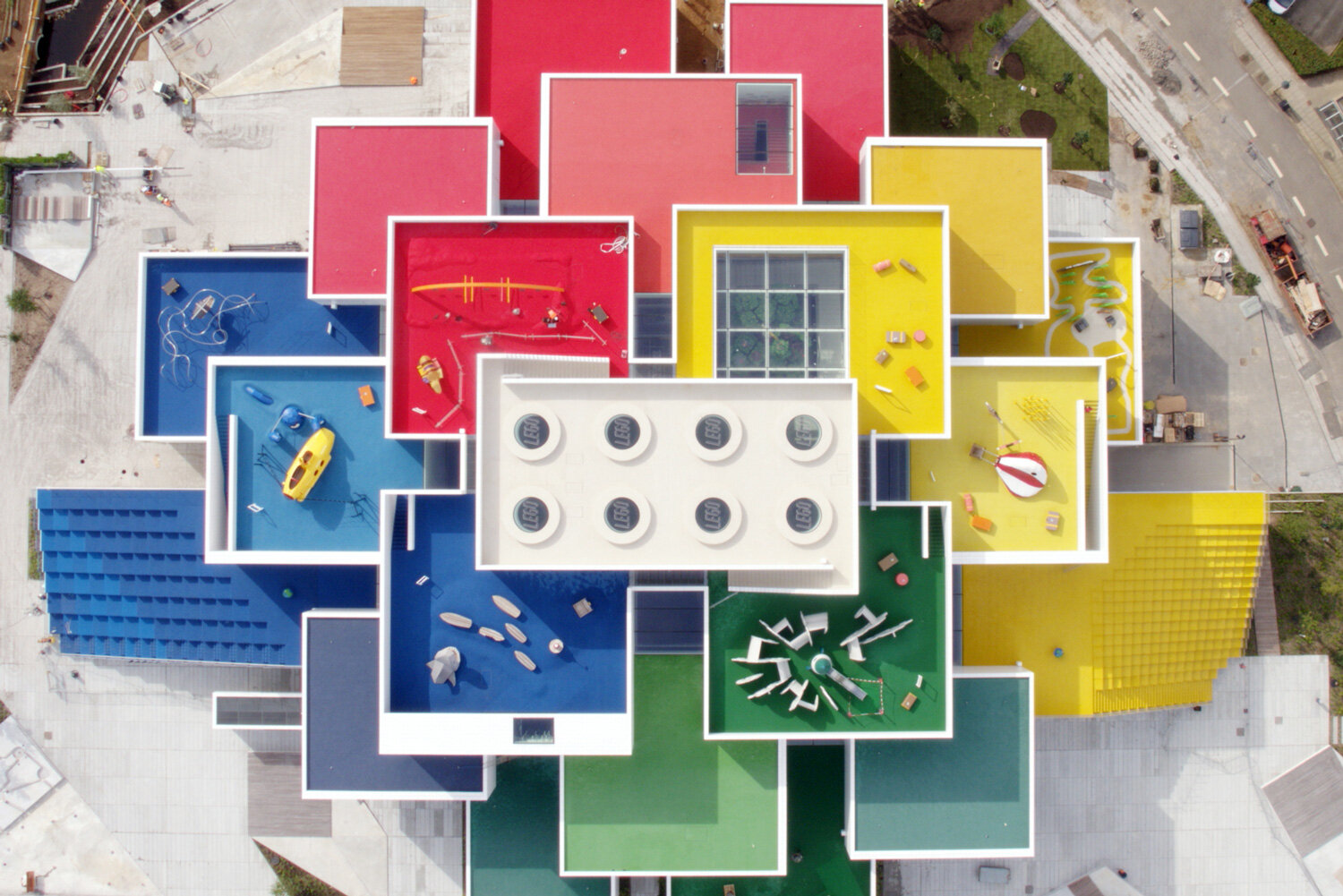 Дом из LEGO: очень яркий фотопост