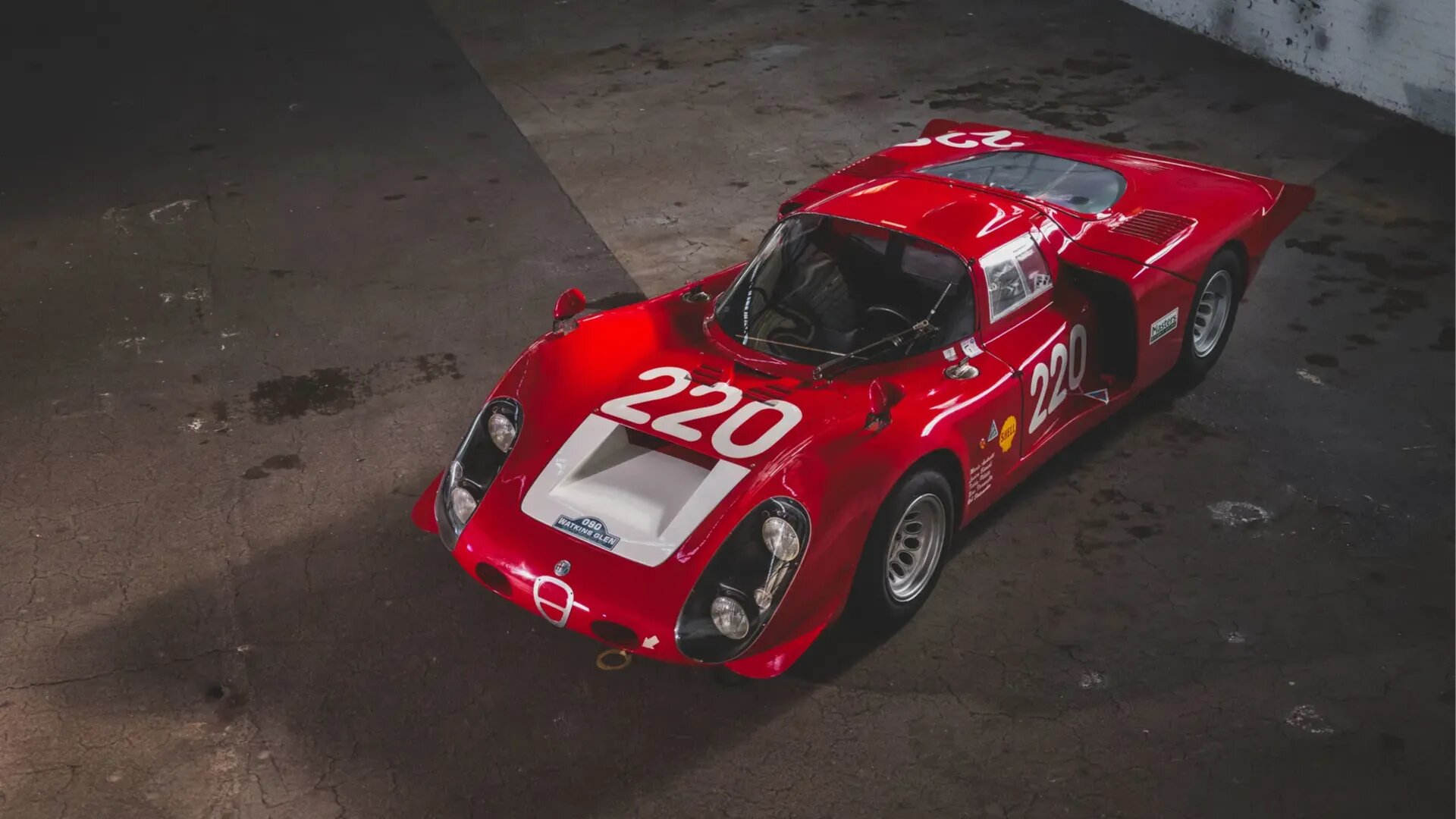 На аукцион выставят редчайшую гоночную Alfa Romeo T33/2 из 1960-х