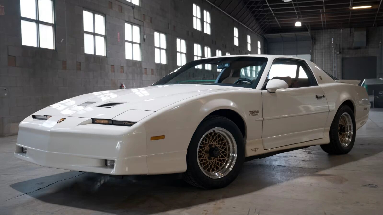 Самый динамичный американский автомобиль из 1980-х продадут на аукционе
