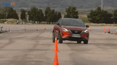 Nissan Qashqai справился с лосиным тестом, хоть и на трёх колёсах