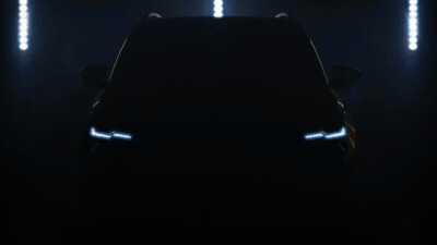 Рестайлинговый Skoda Karoq в новом цвете показали на видео