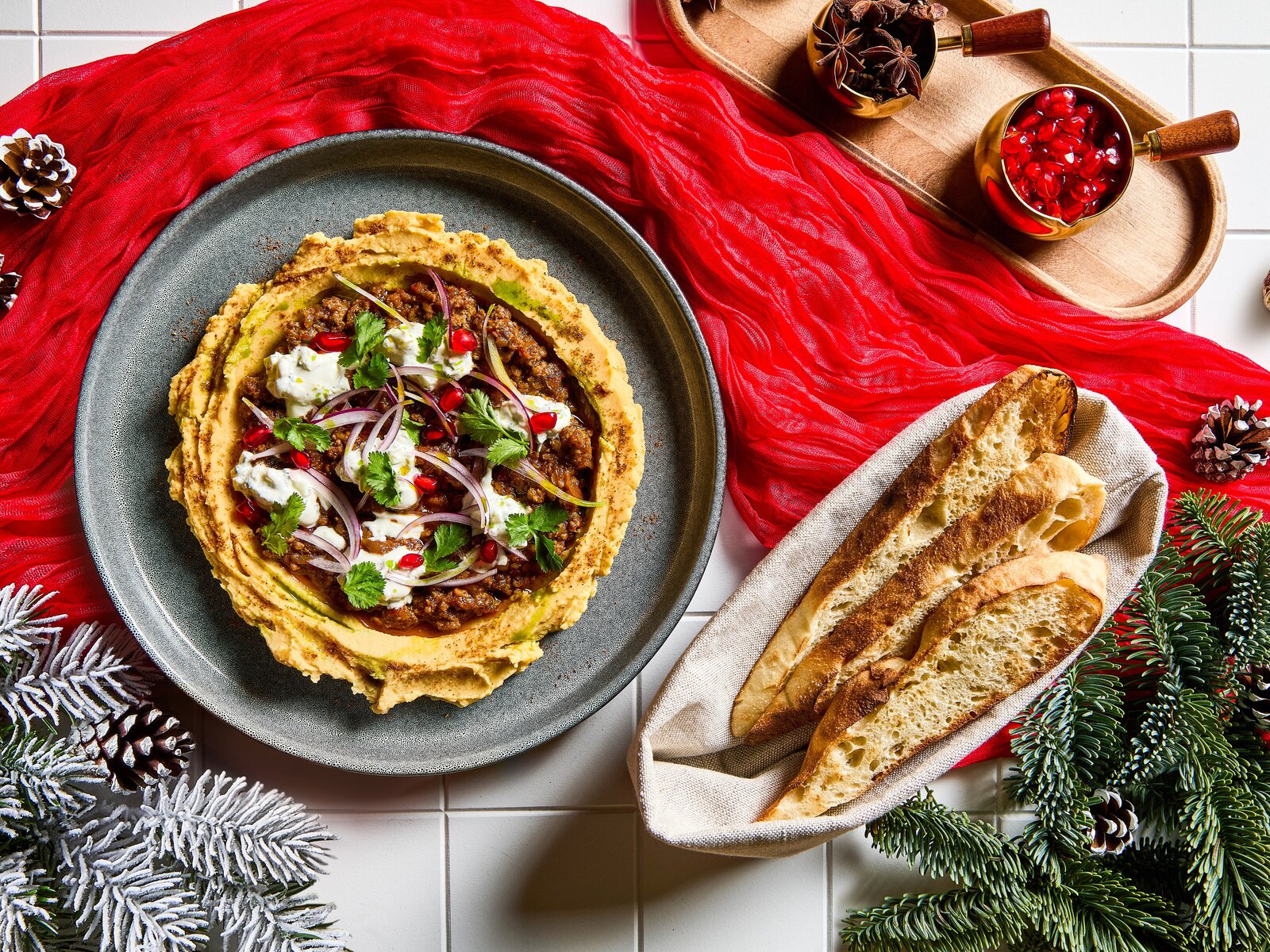 Хумус из белой фасоли с обжаренной бараниной