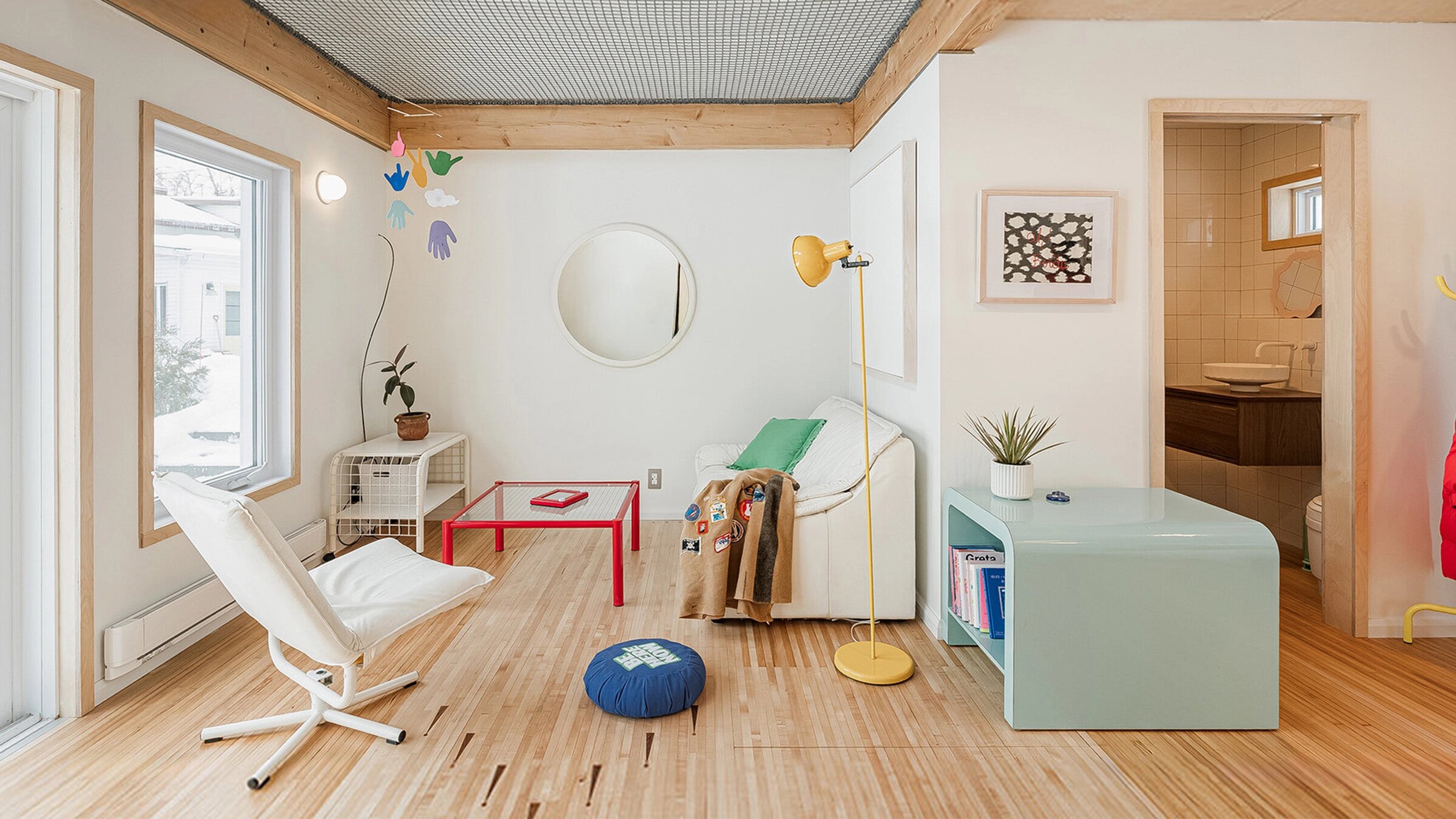 Как канадский ангар стал уютным домом: фотопост