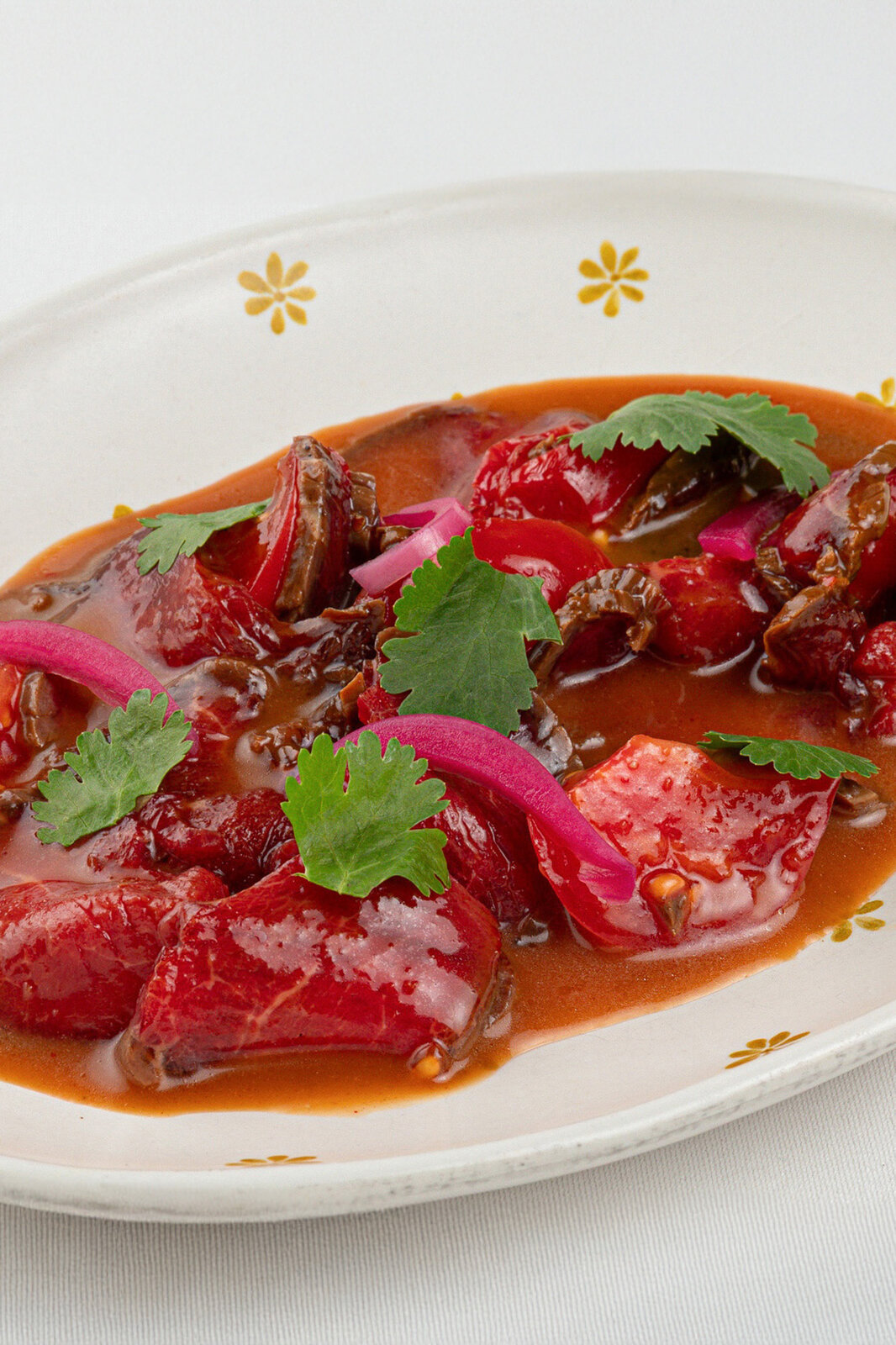 Татаки из говядины с томатами