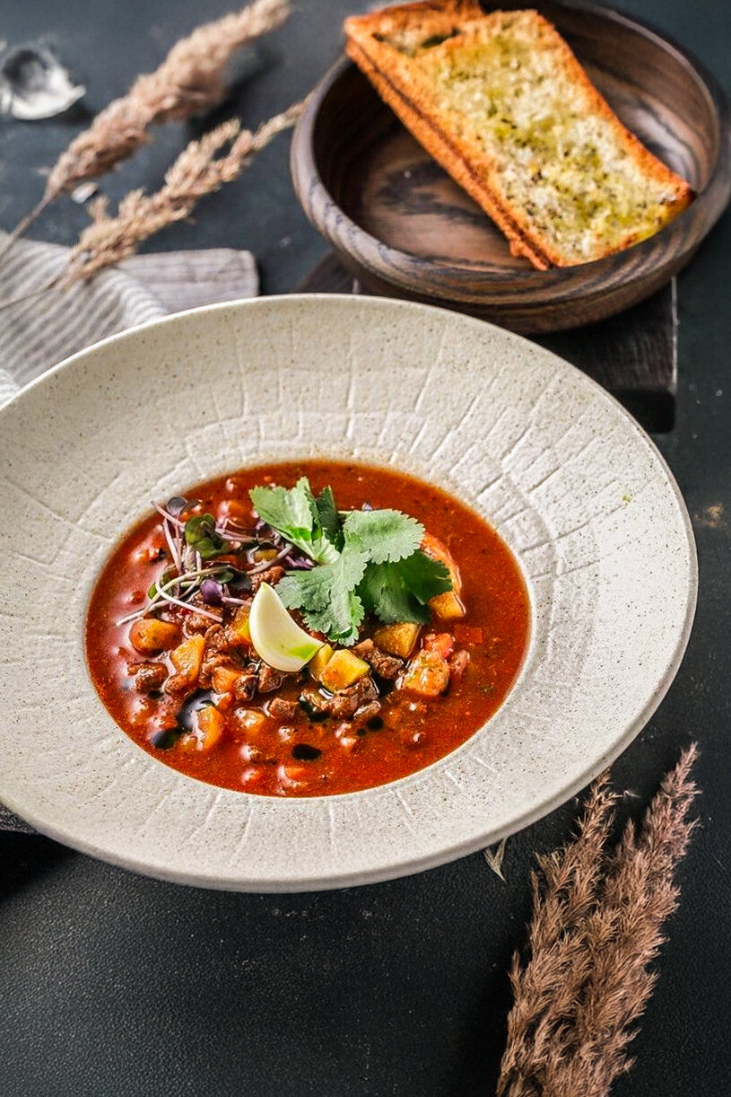 Томлёный суп-гуляш по-венгерски