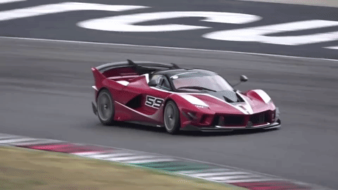 Смотреть со звуком: тысячесильная Ferrari FXX K Evo с V12 на трек-дне
