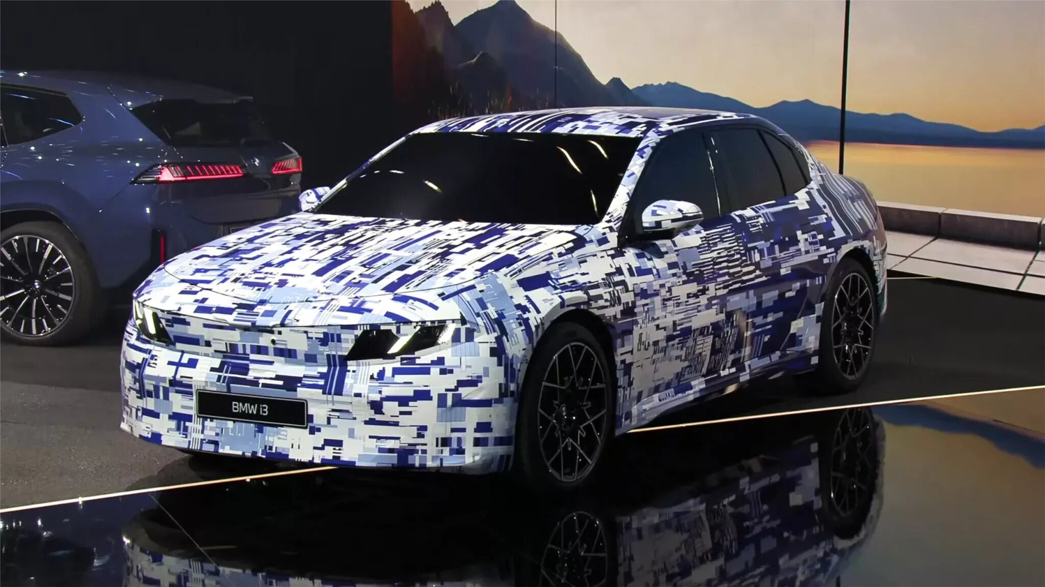 BMW впервые показал предсерийный электроседан i3