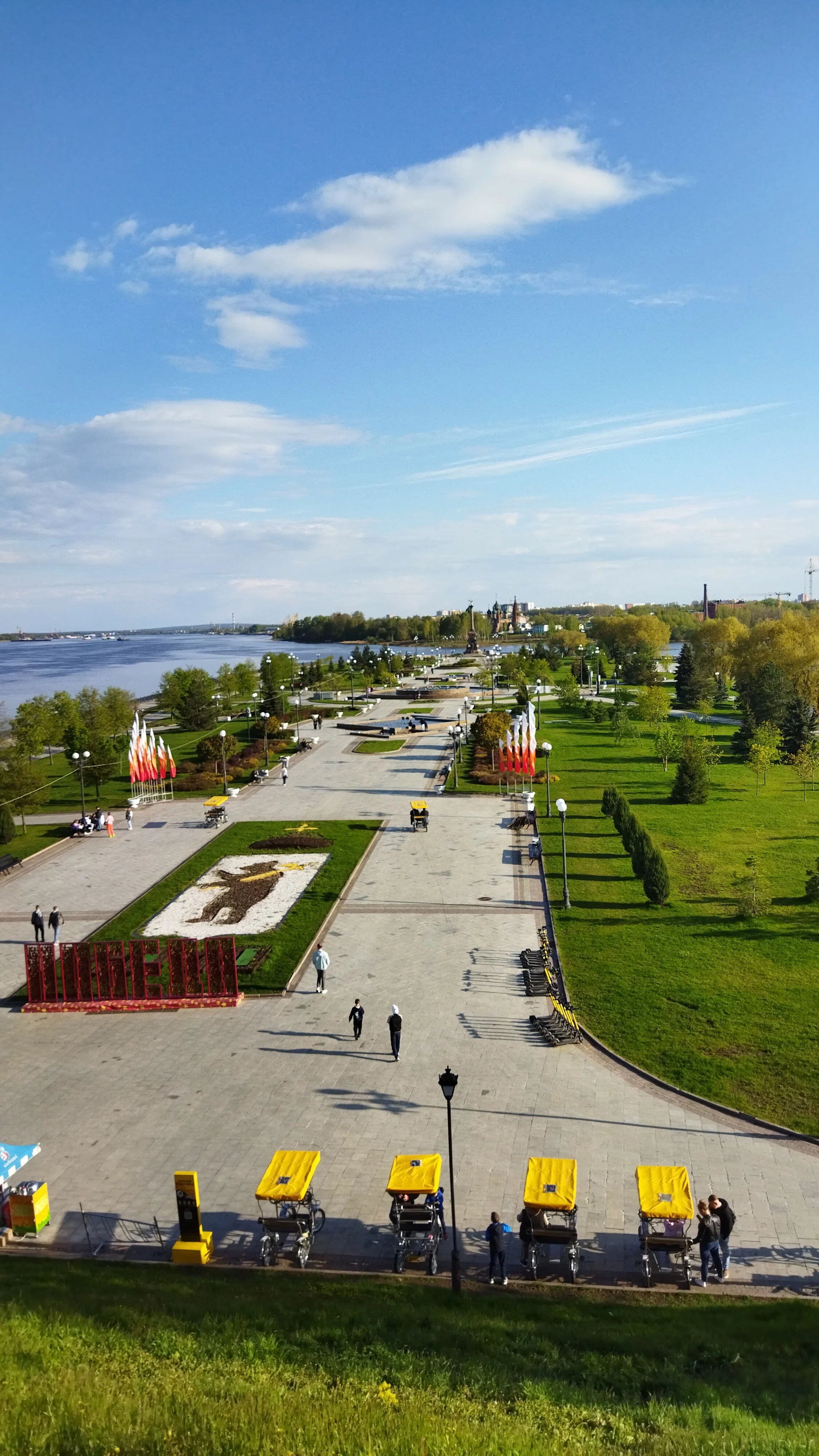 Поездка в Ярославль: отель рядом с набережной и экскурсия на двухэтажном автобусе