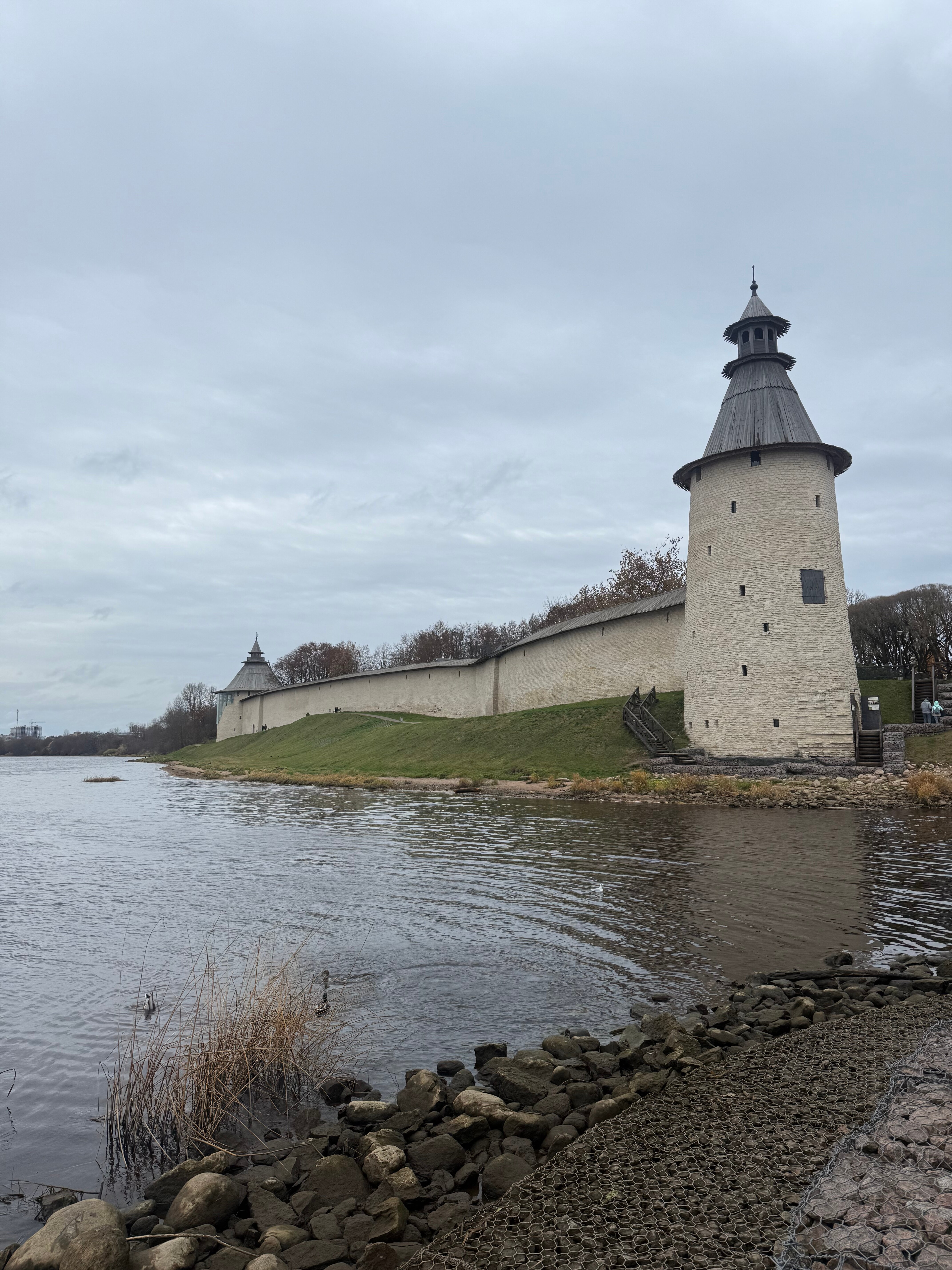 Ноябрьские праздники на Псковской земле: три крепости, пещеры монастыря и усадьба Михайловское
