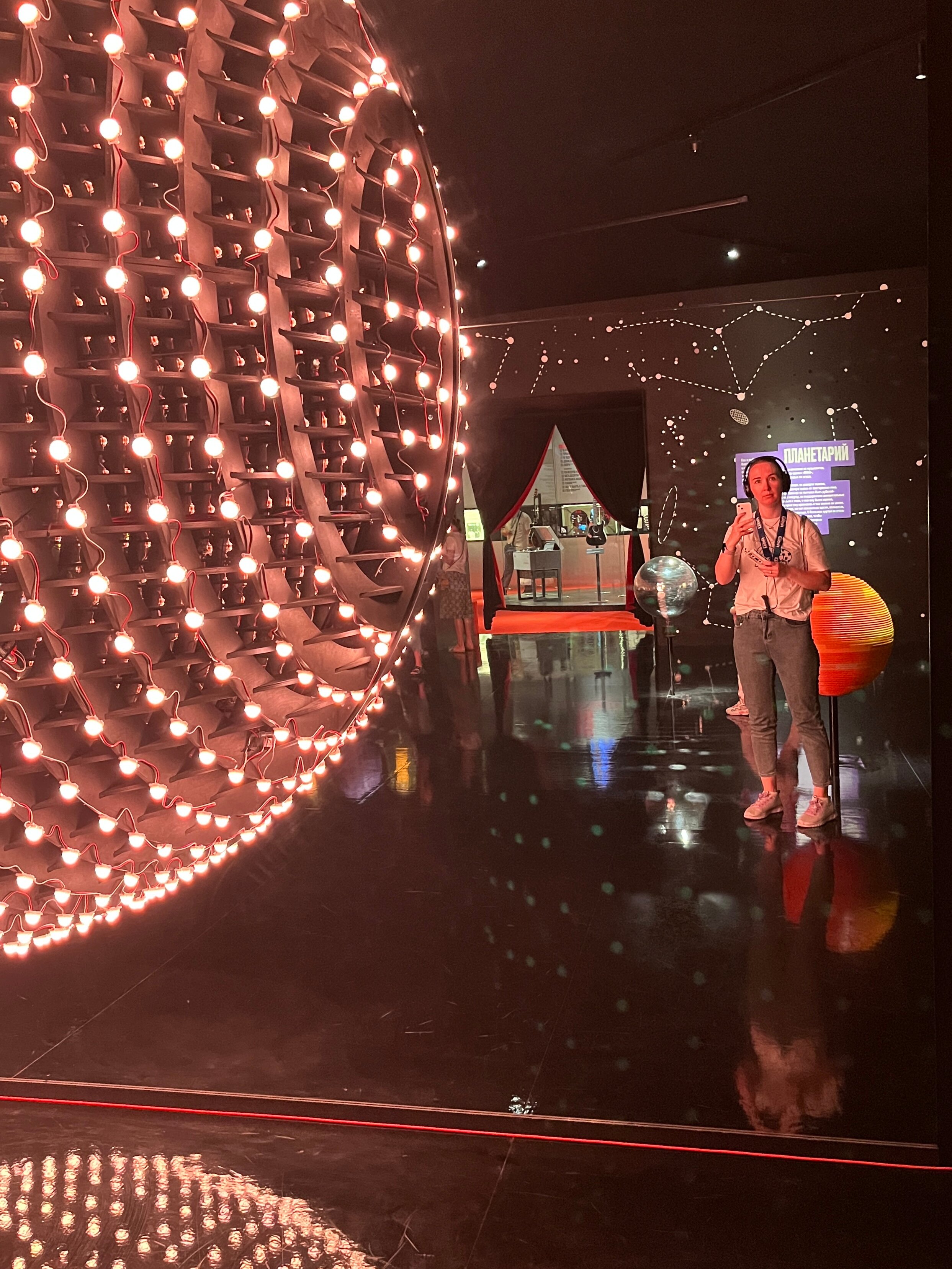 Интерактивные музеи Москвы и Петербурга: где запустить цунами, сыграть в хоккей на автомате и послушать сердце колибри