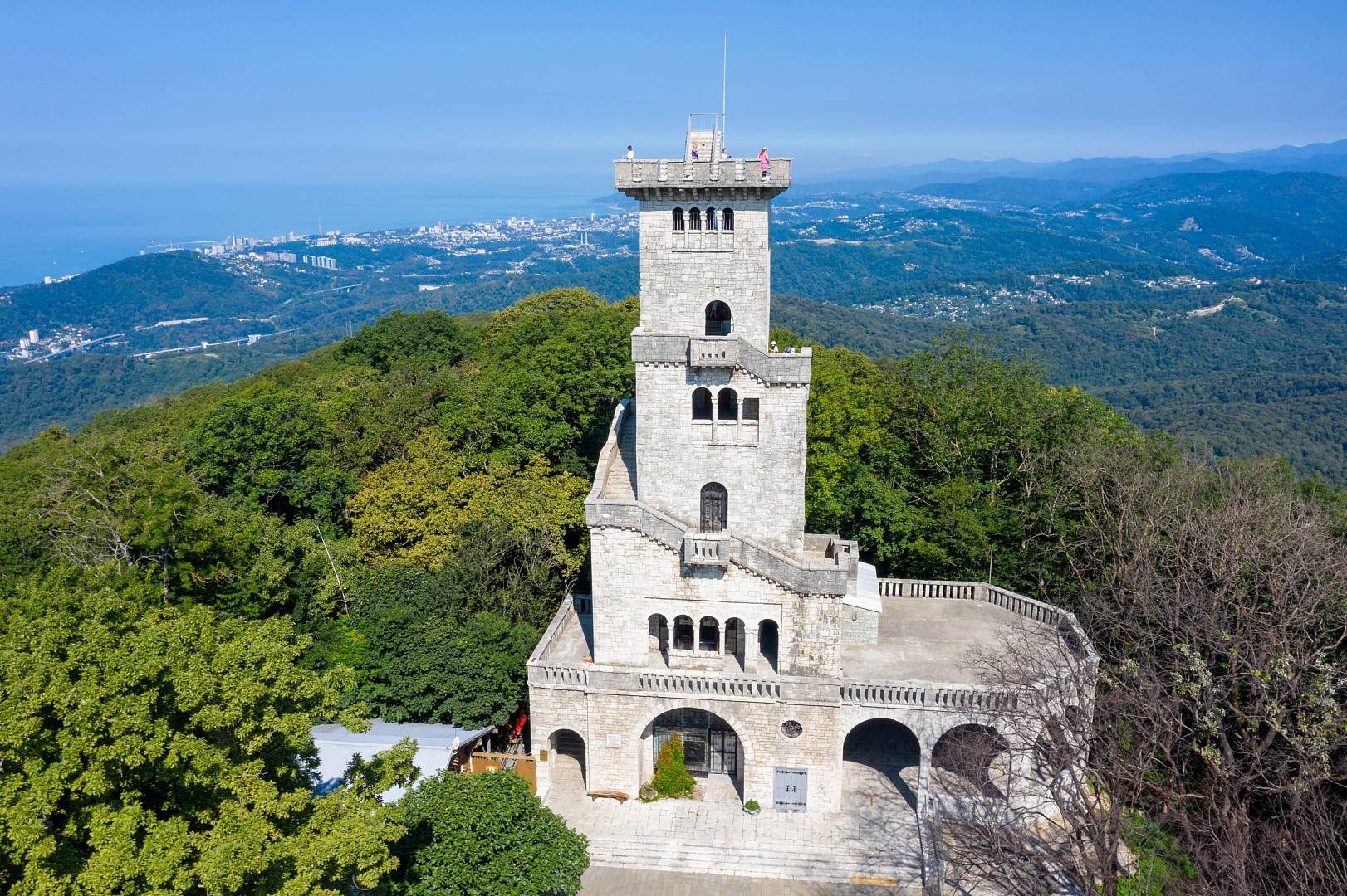 Строительство канатной дороги на горе Ахун в Сочи приостановили