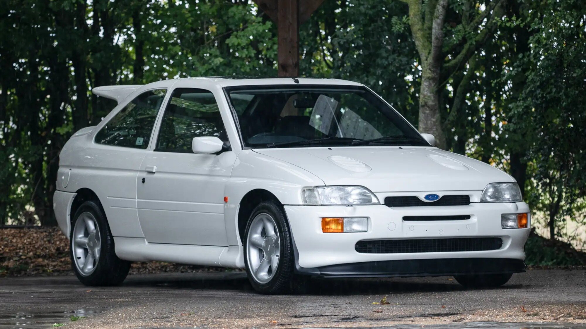 Последний новый Ford Escort RS Cosworth 1996 года продадут на аукционе