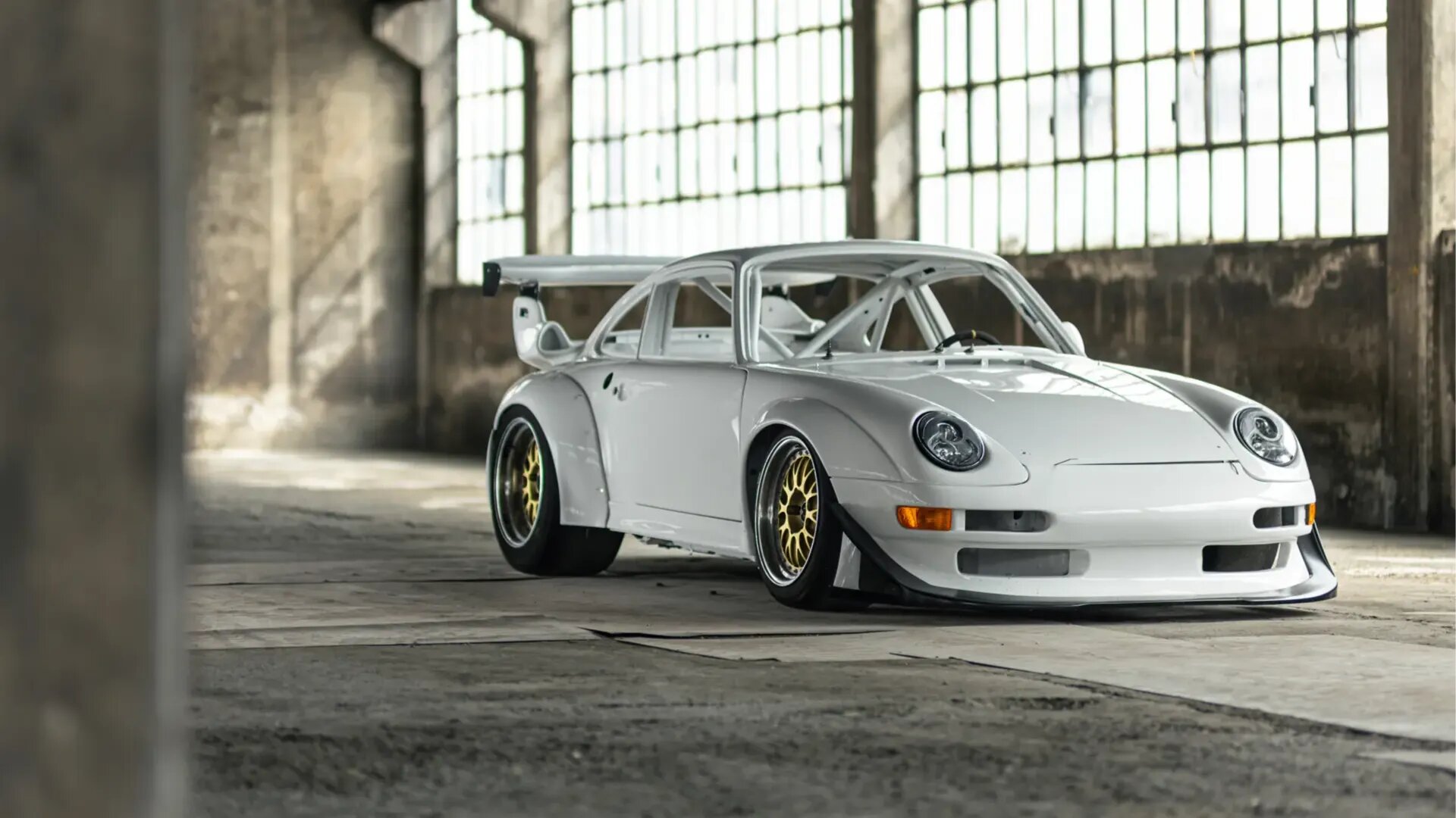 Полуразобранный, но редкий гоночный Porsche 911 хотят продать за 700 тысяч евро