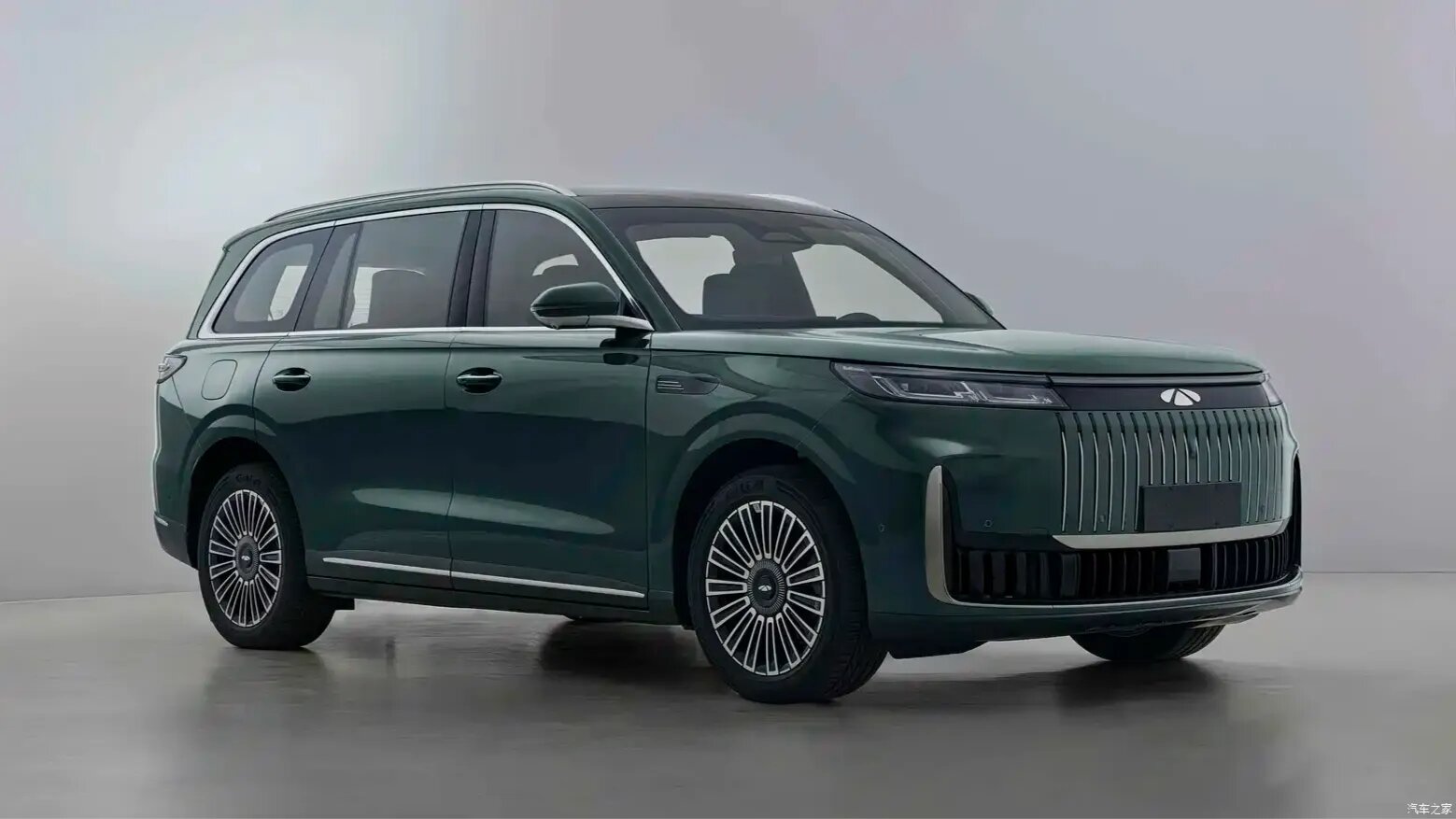 Рассекречены характеристики конкурента Lixiang L9 от Chery: длина 5,2 метра и гибридная установка